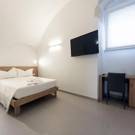 Dimora Dei Celestini לינה וארוחת בוקר מנפרדוניה